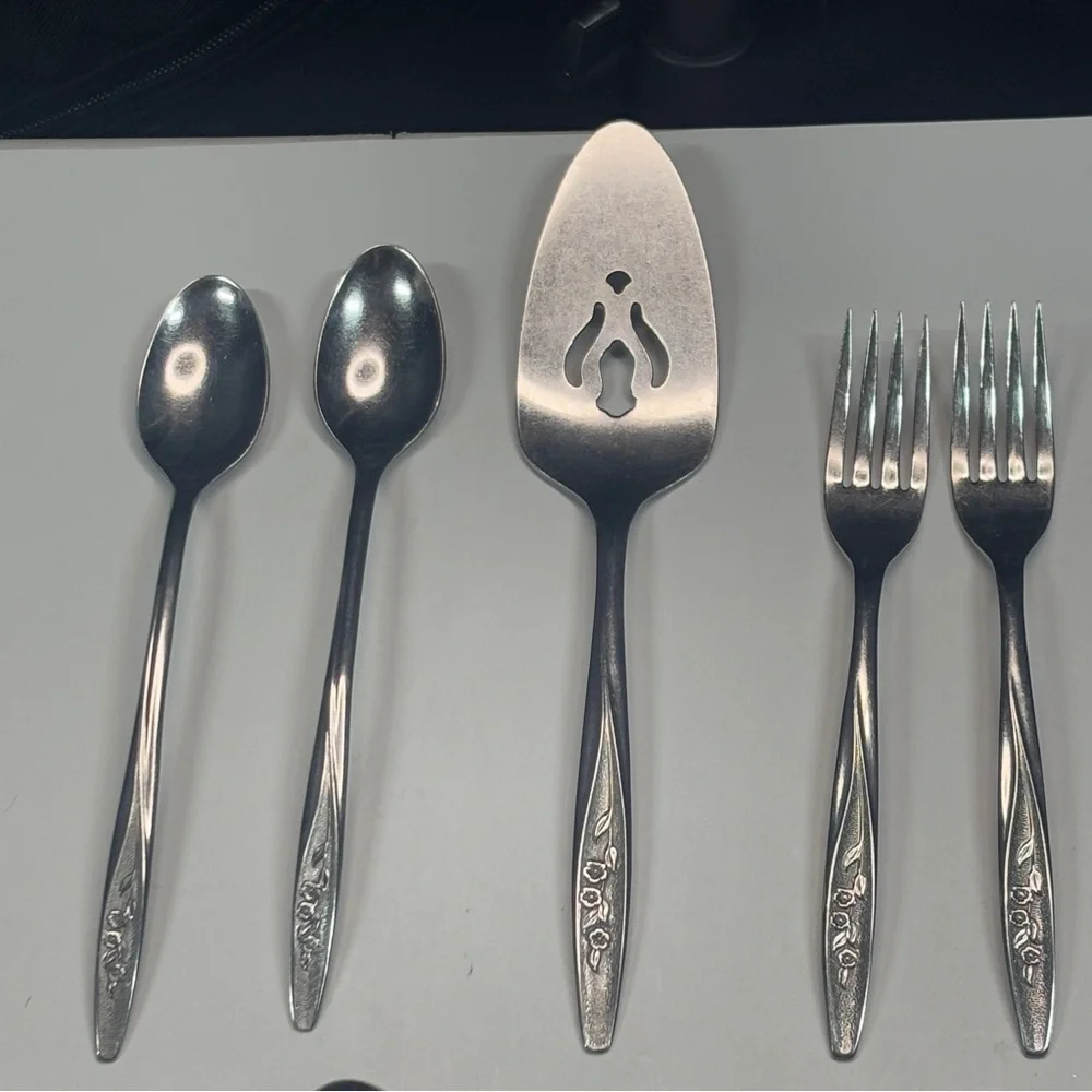 Superior Stainless Steel USA Radiant Rose Dinner Fork Tea Table Spoons Lot 22 Pc